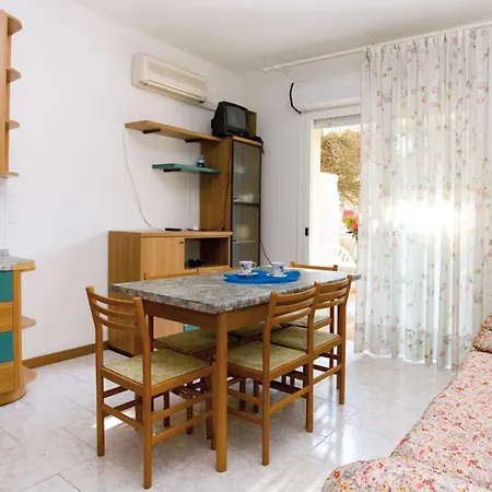 Bright Flat With Large Balcony In شقة *