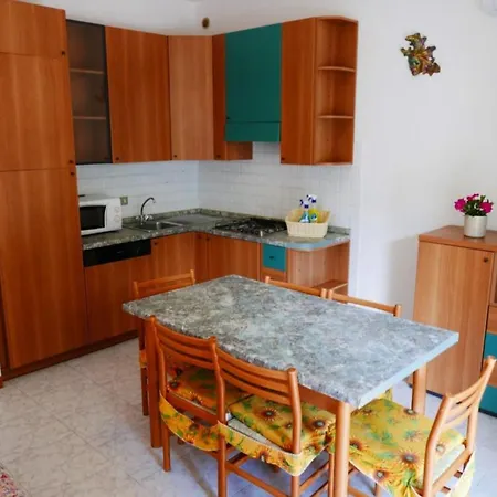 شقة Bright Flat With Large Balcony In *