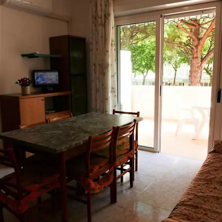 Bright Flat With Large Balcony In شقة *