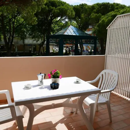 شقة Bright Flat With Large Balcony In