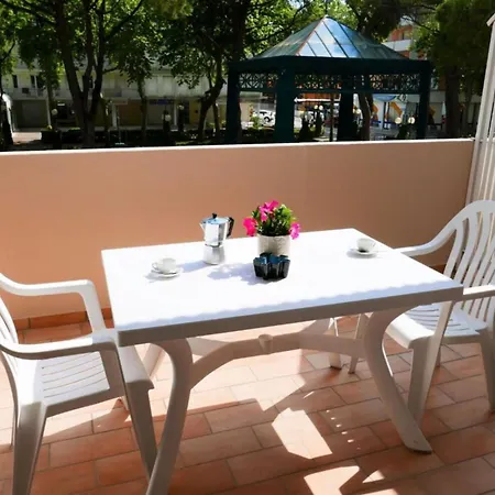 شقة Bright Flat With Large Balcony In *