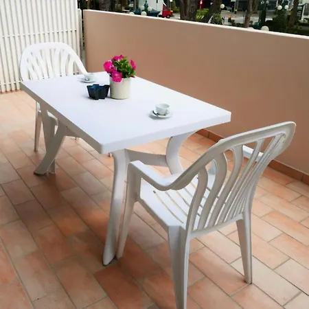 Bright Flat With Large Balcony In