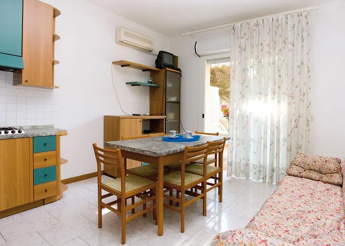 Bright Flat With Large Balcony In Appartamento *