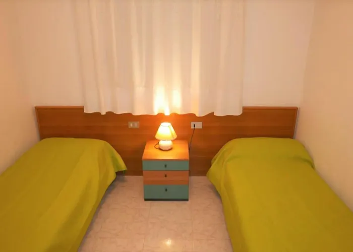 Lejlighed Bright Flat With Large Balcony In