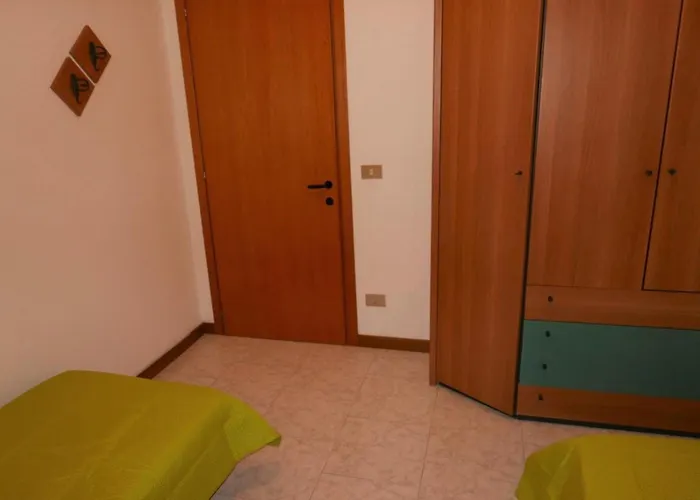 Lejlighed Bright Flat With Large Balcony In *